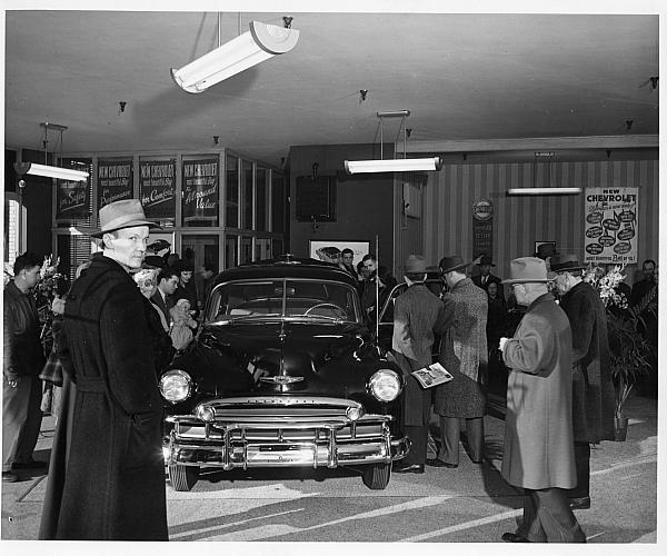 Shoppers View New Cars