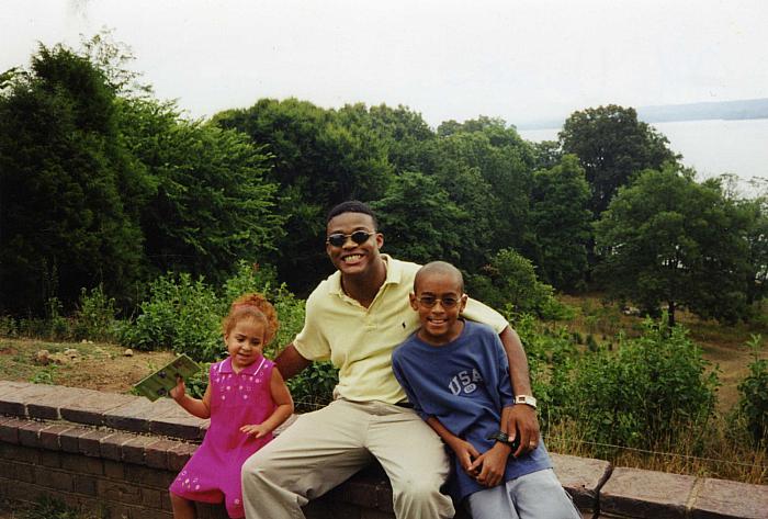 Eric Foster and children at Mt. Vernon