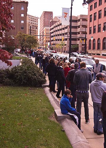 ArtPrize Crowds