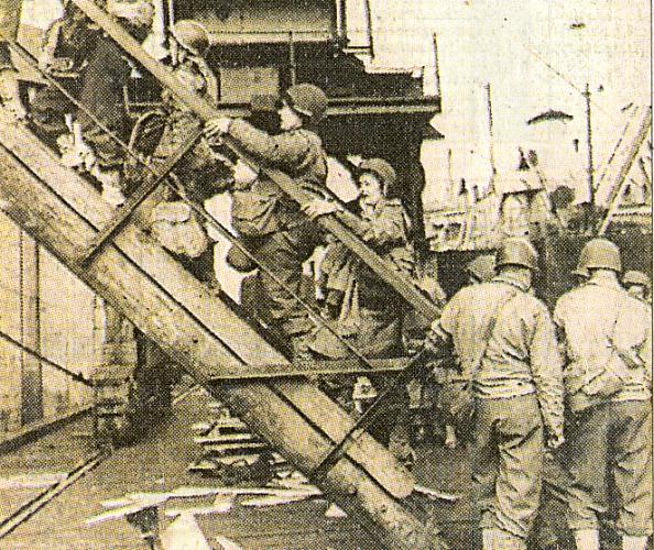 US Army Nurses Boarding Ship