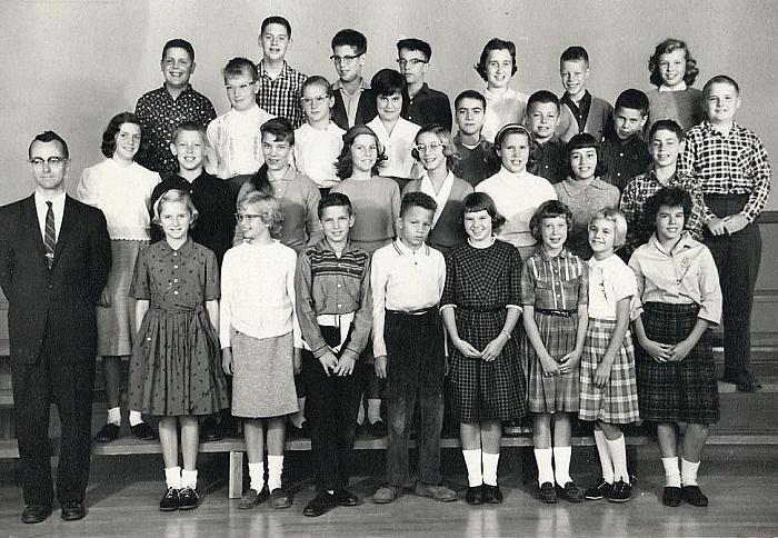 Alger School, 6th Grade Class