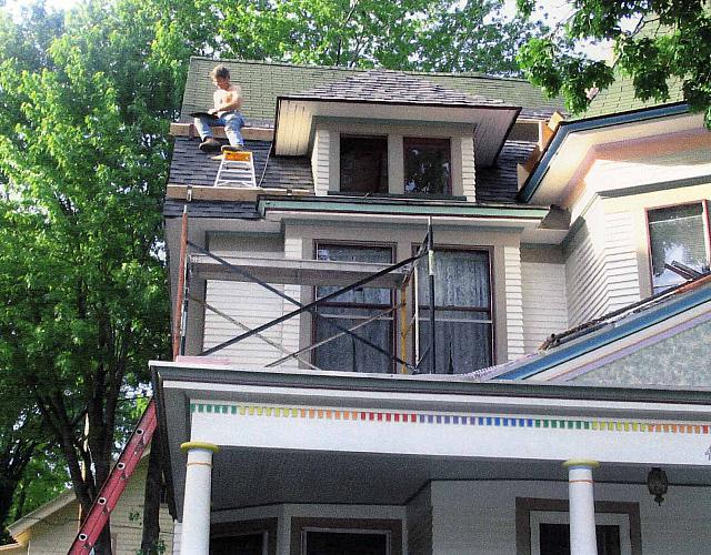 House in 400 block of Pleasant Street SE