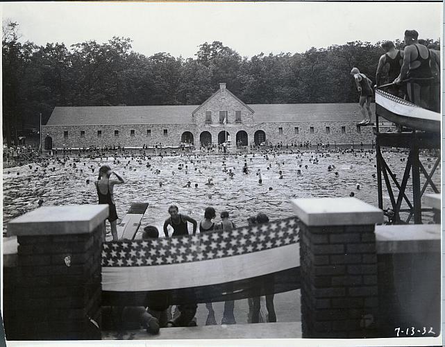 Richmond Park Pool on Opening Day (2)