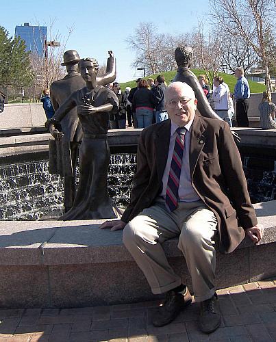 Roberto Chenlo, Labor Monument Artist