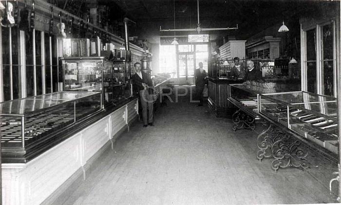 Friedrich Music Store, Interior